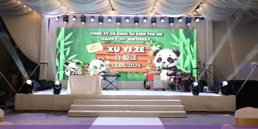 Tiệc thôi nôi Xu Yi Ze