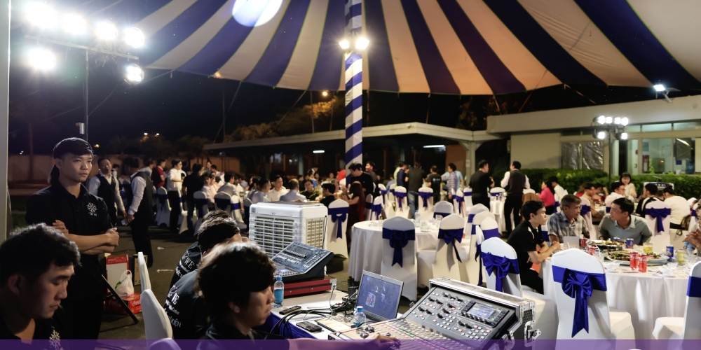 Year and Party Công ty Builer